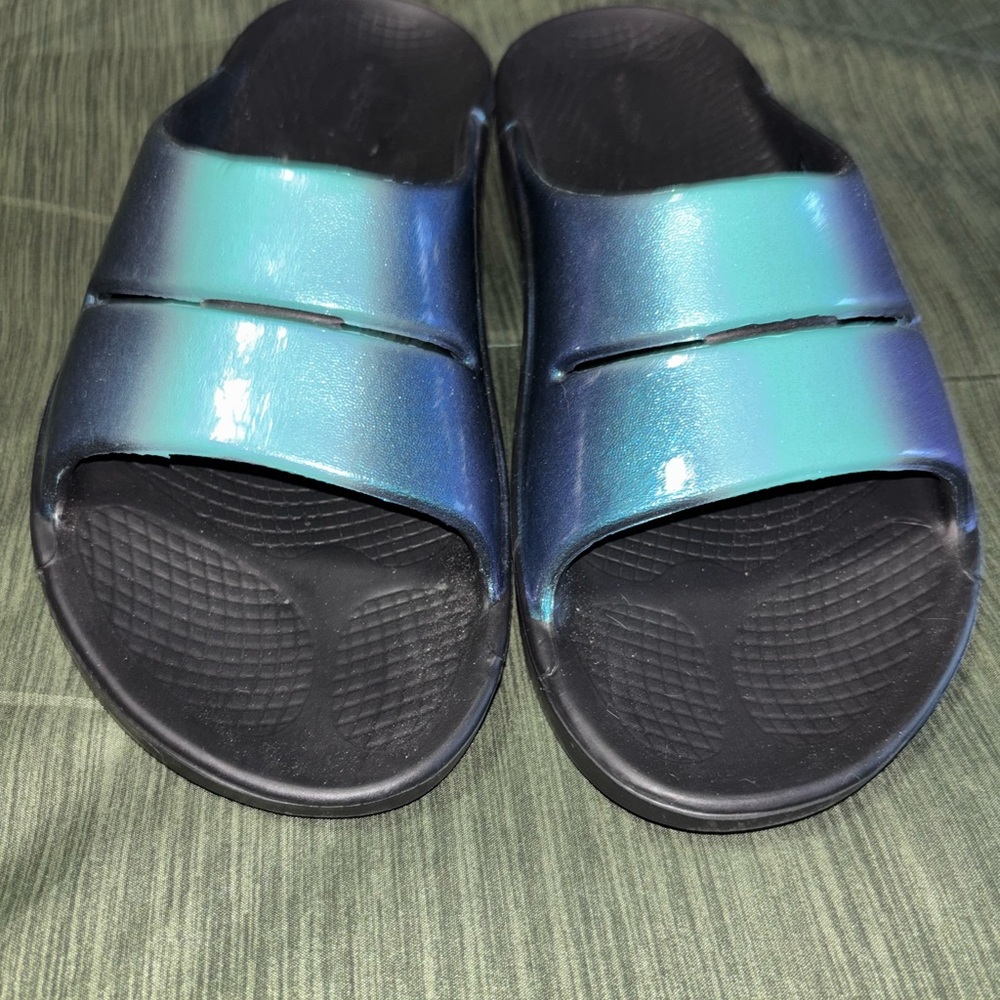 OOFOS Blue Black Lixe Slide Sandals with Comfort Footbed